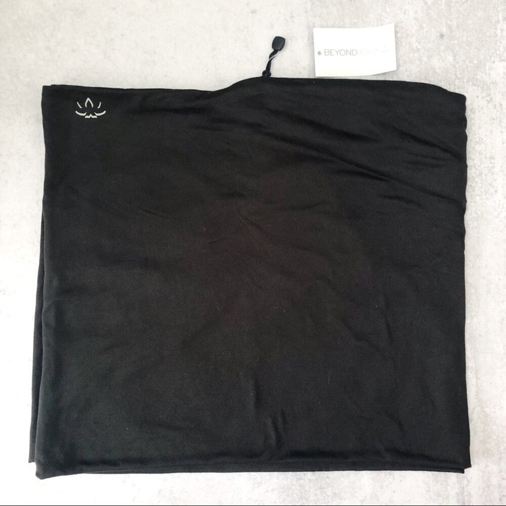 Beyond Yoga Black Pocket Infinity Scarf NEW